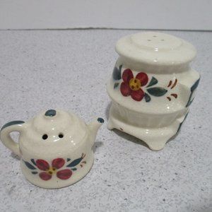 *Cottage Chic! - Stove and Kettle Ceramic Salt and Pepper Shakers